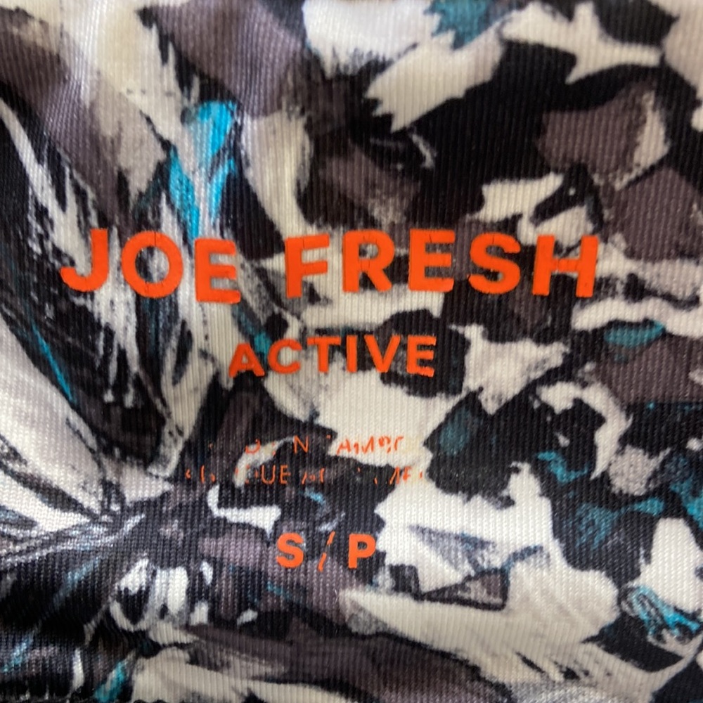 Joe Fresh active workout capris - Picture 3 of 3